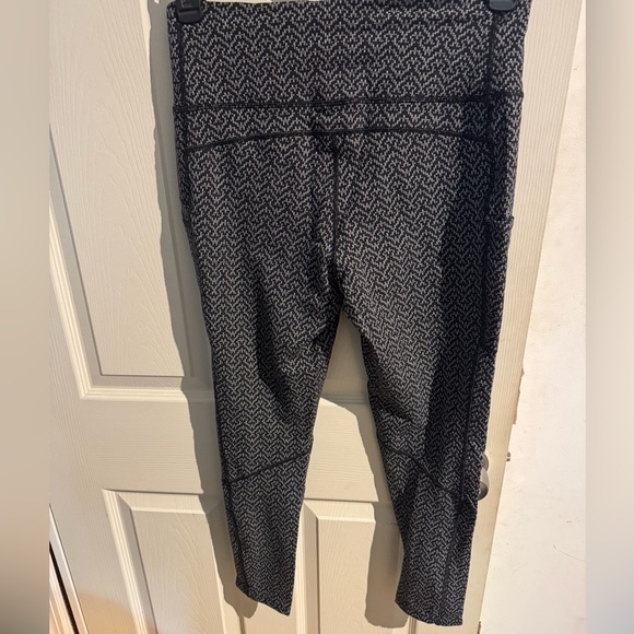 Title Nine Daily Decathlon Running Leggings Black/Gray Size M - Picture 6 of 12